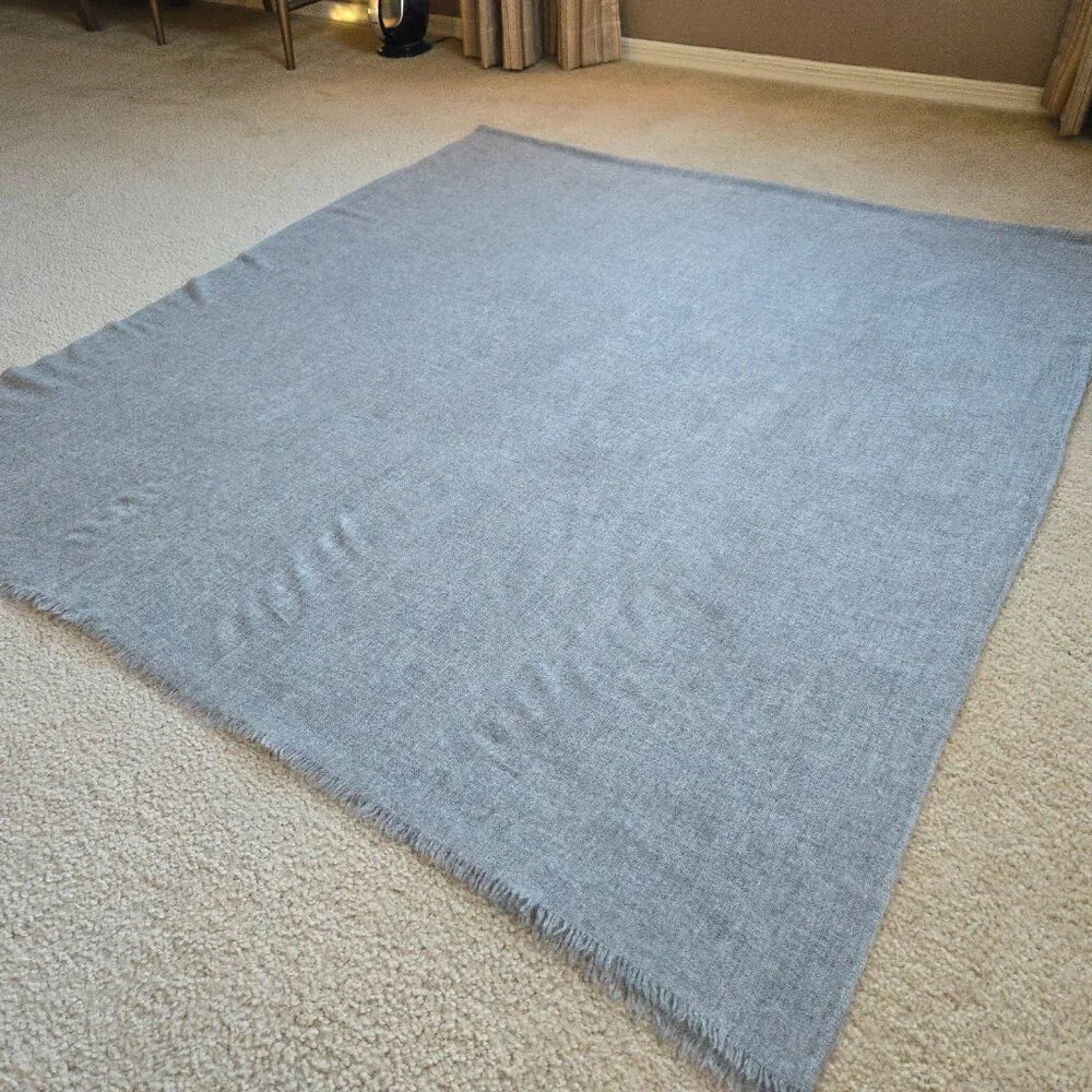 MASSIVE Cashmere Woven Wrap Grey *TINY HOLE*